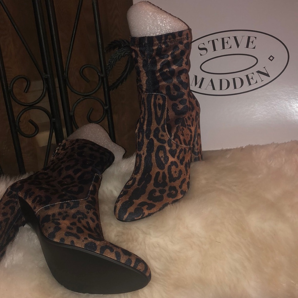 Steve Madden Brisk velvet ankle boot.